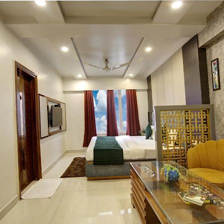 The Shanti Plaza - New Delhi Bagian luar foto
