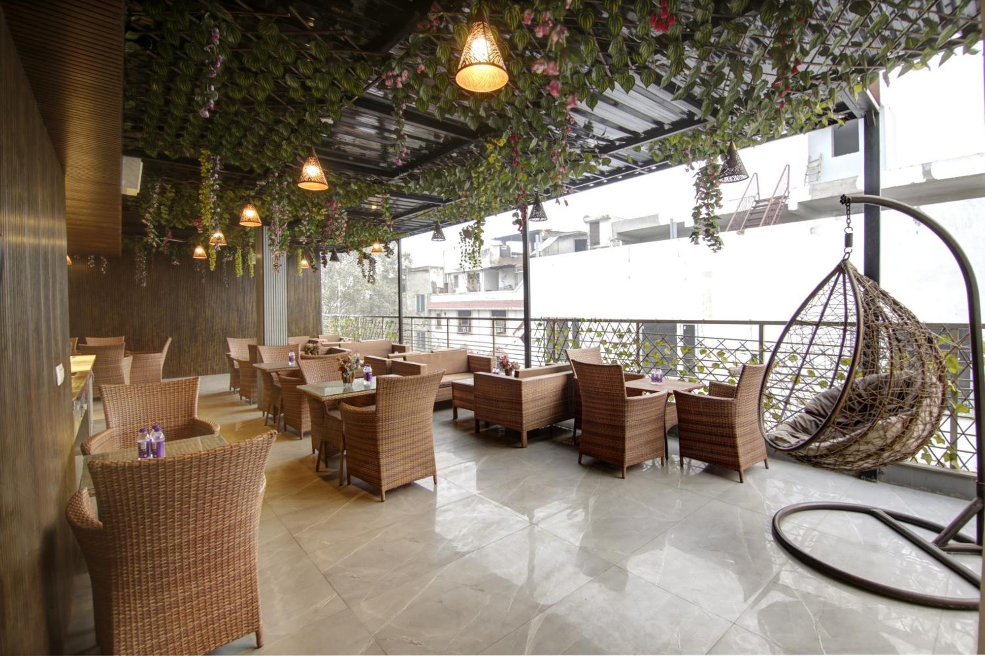 The Shanti Plaza - New Delhi Bagian luar foto