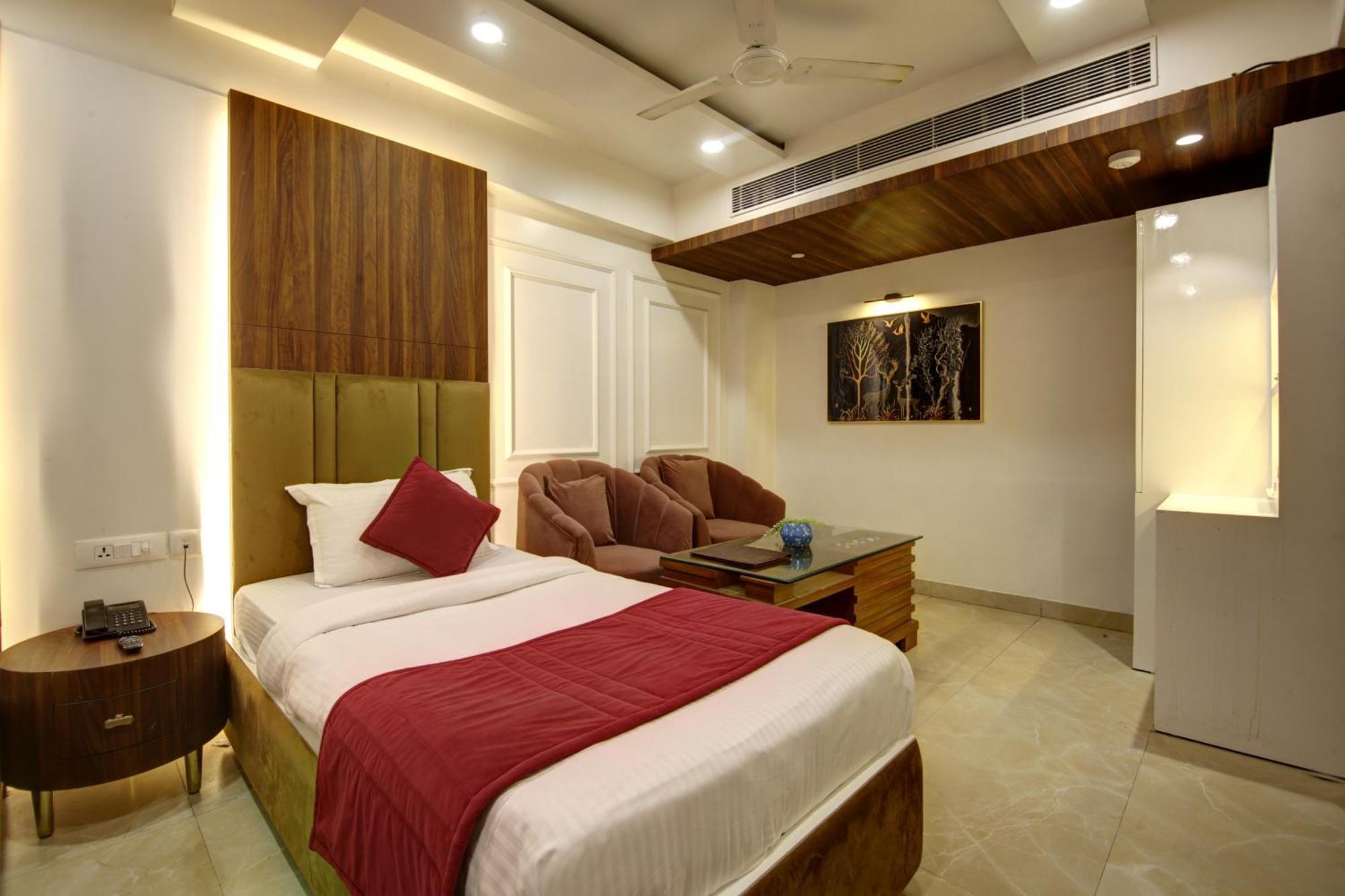 The Shanti Plaza - New Delhi Bagian luar foto