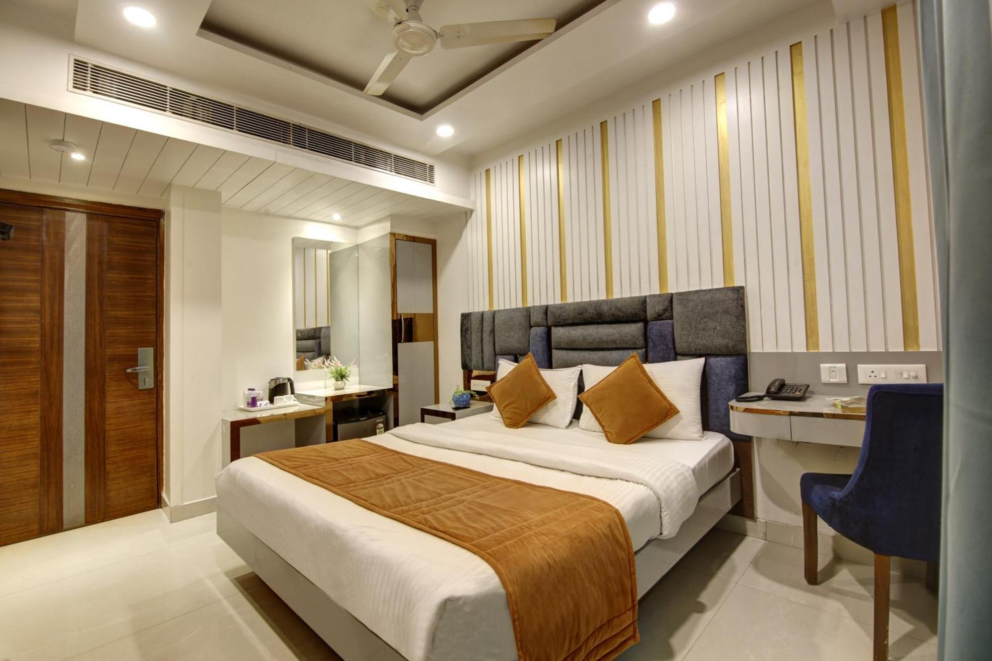 The Shanti Plaza - New Delhi Bagian luar foto