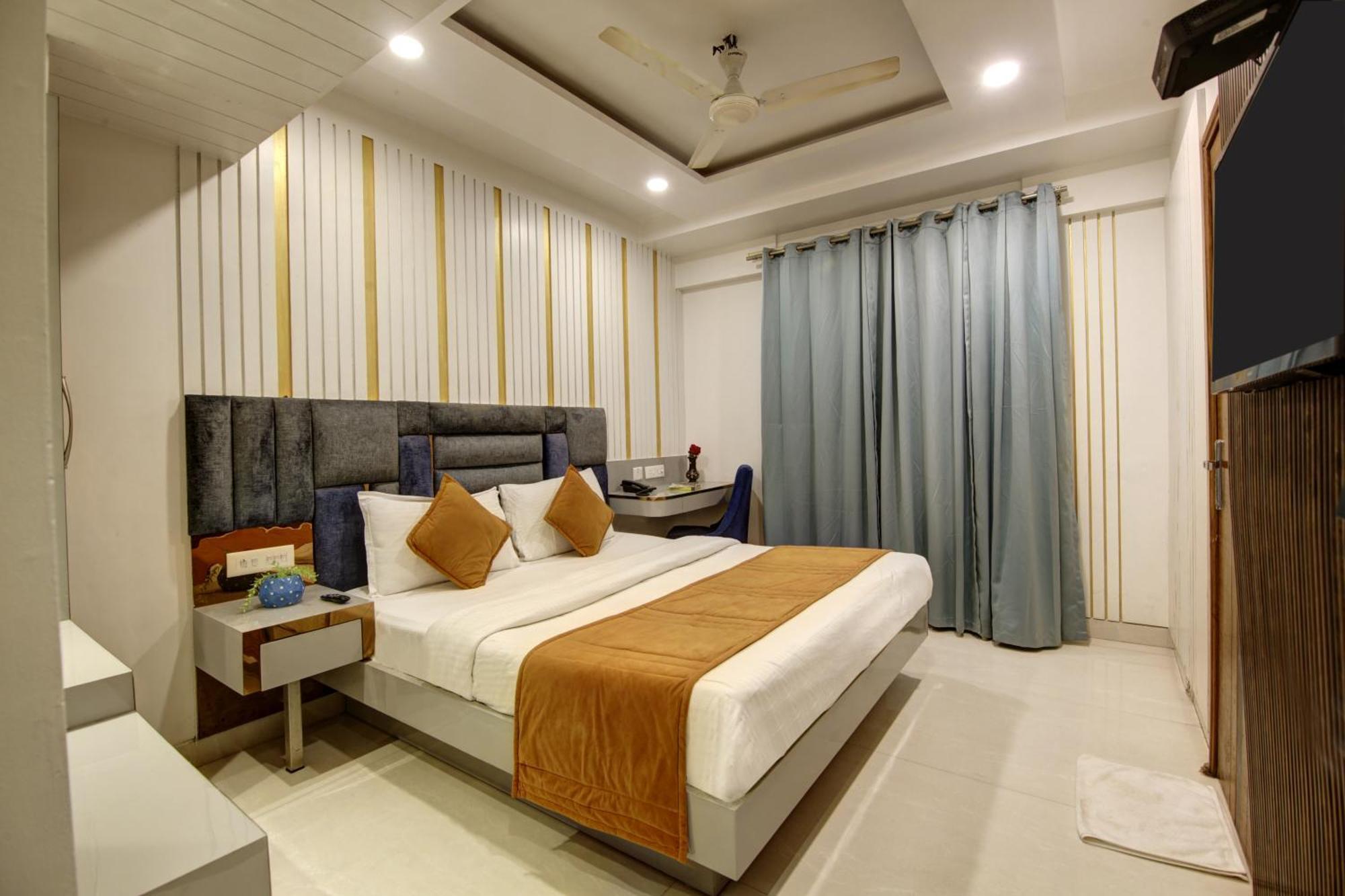The Shanti Plaza - New Delhi Bagian luar foto