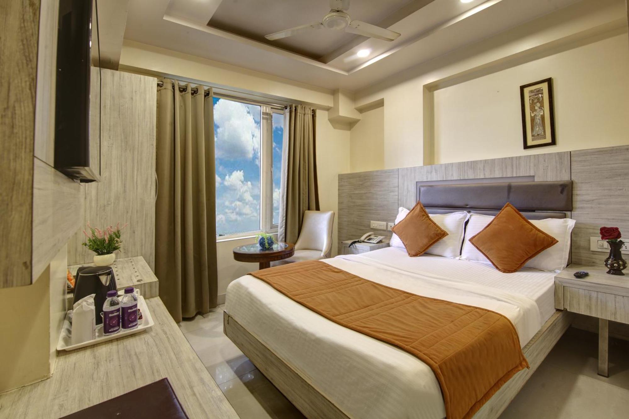 The Shanti Plaza - New Delhi Bagian luar foto