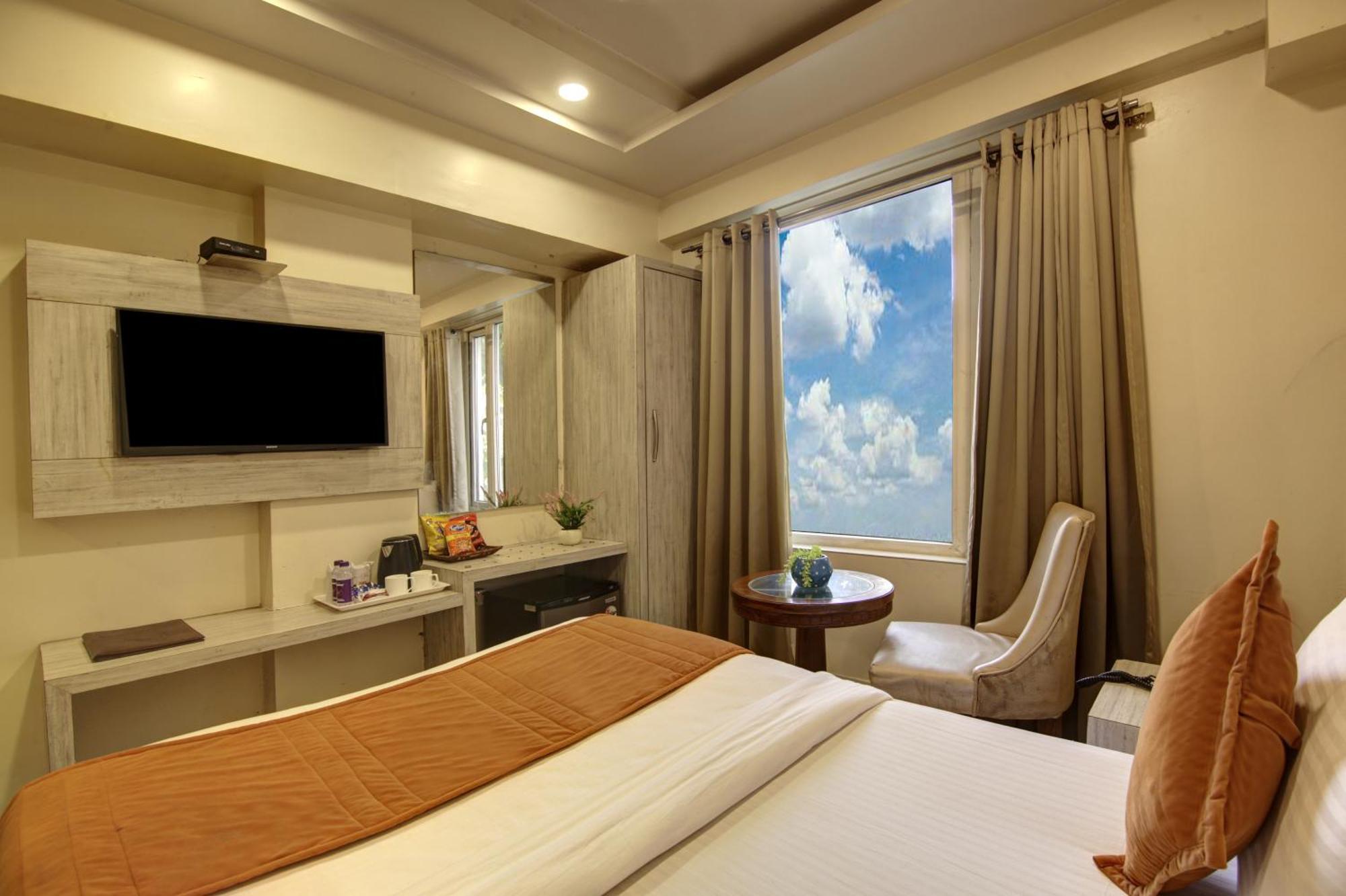 The Shanti Plaza - New Delhi Bagian luar foto