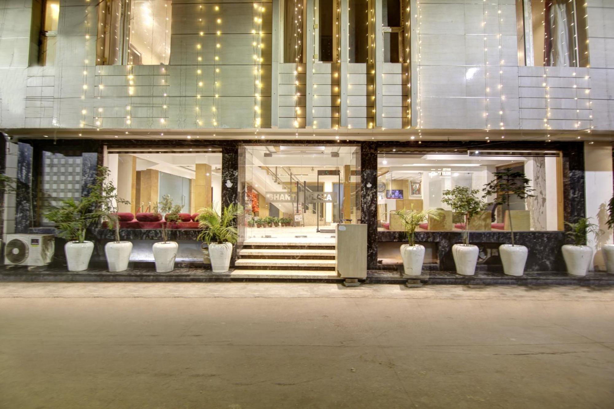 The Shanti Plaza - New Delhi Bagian luar foto