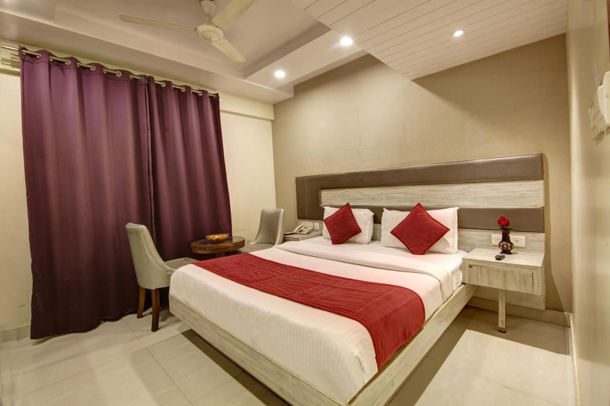 The Shanti Plaza - New Delhi Bagian luar foto