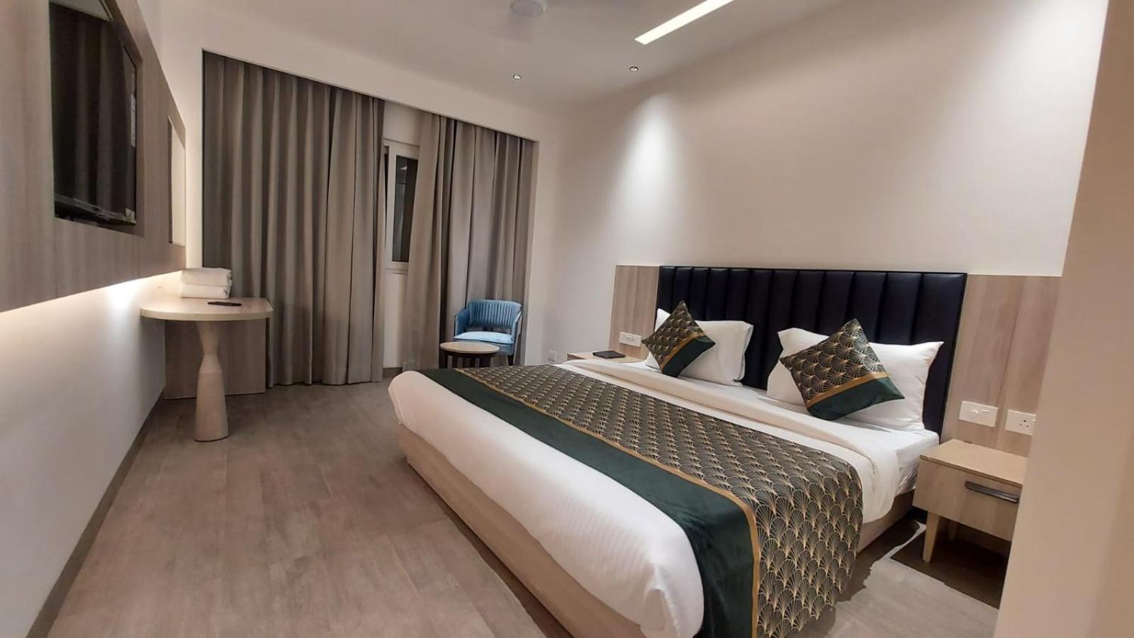 The Shanti Plaza - New Delhi Bagian luar foto