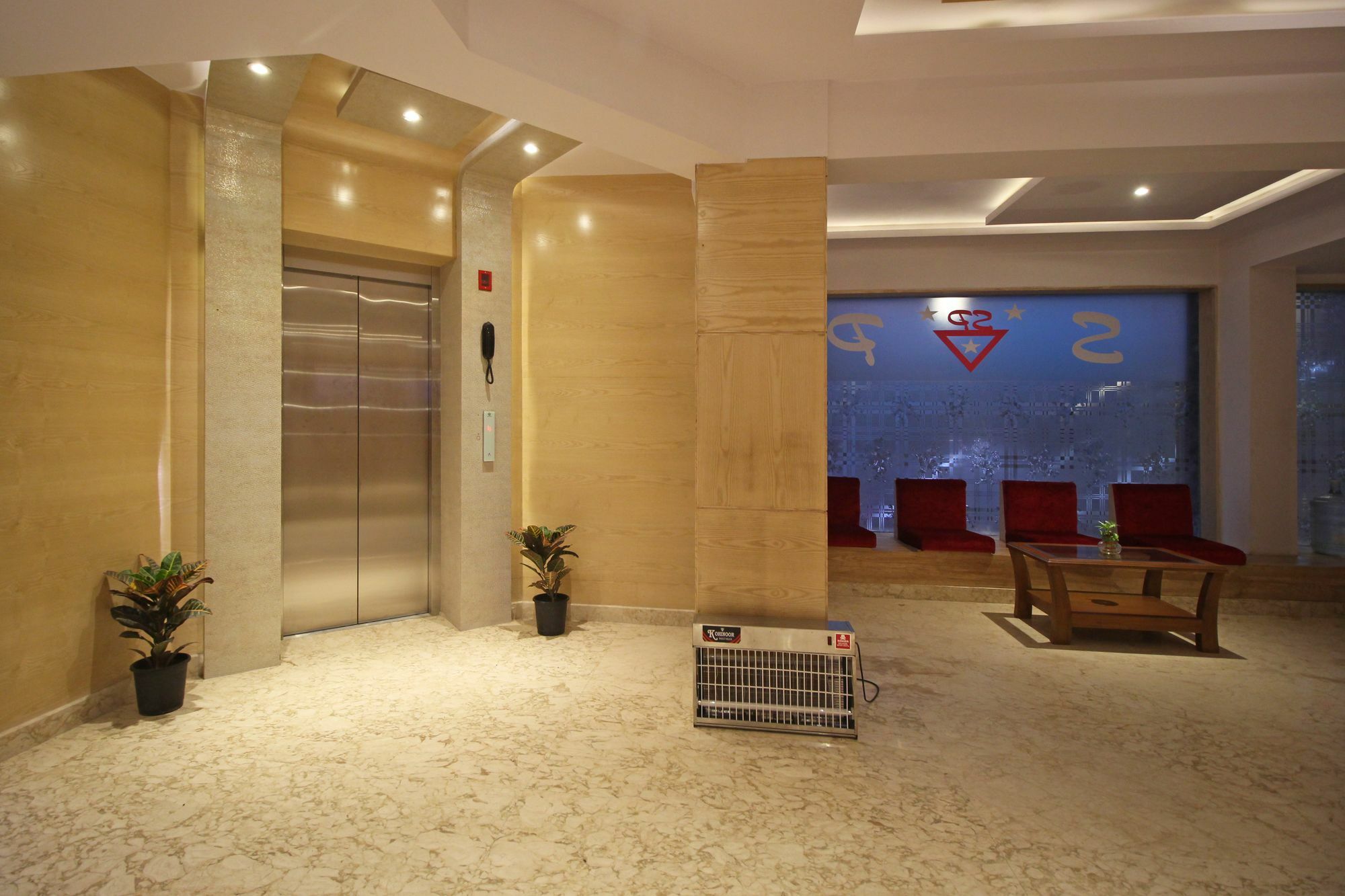 The Shanti Plaza - New Delhi Bagian luar foto